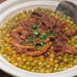 刚开业不久 到饭点就要排队了 人气超旺 高原青豆炖肥肠