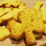 黄油150克，鸡蛋100克（约两个稍小的蛋）