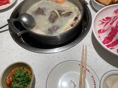 -三人行骨头王火锅(长寿店)