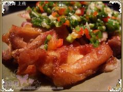 大理风味葱椒鸡&nbsp;鸡肉近景-花马天堂云南餐厅 Lost Heaven(高邮路店)