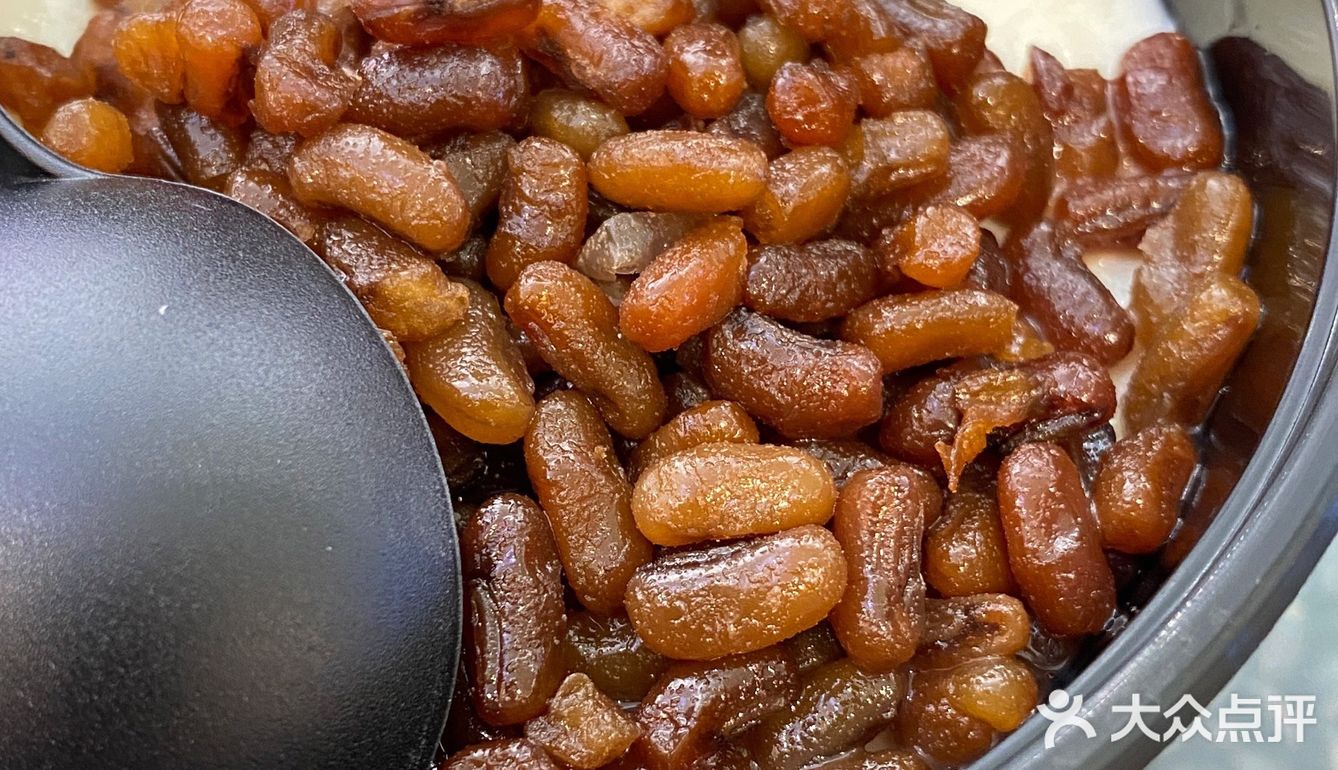 挺好找店里有7~8张桌子，干干净净的