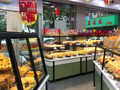 面包甜点陈列柜-华荣西饼屋(金禧店)