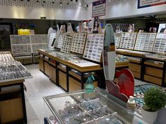 -美式眼镜·授权蔡司.依视路.尼康.豪雅.明月(人民广场店)