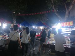 -吴山路夜市