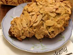 树莓杏仁羊角-OUR Bakery(国贸商城店)
