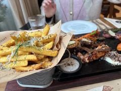 -Mark&Mars Restaurant