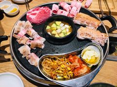 -江南猪肉商会无限续吃(弘大店)