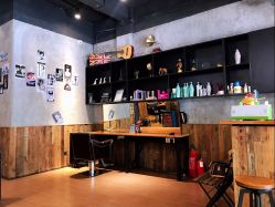 -PE SALON