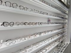 -美式眼镜·授权蔡司.依视路.尼康.豪雅.明月(南翔印象城店)