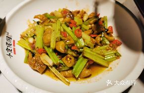 Stir-Fried Pork Intestines with Garlic Flavor