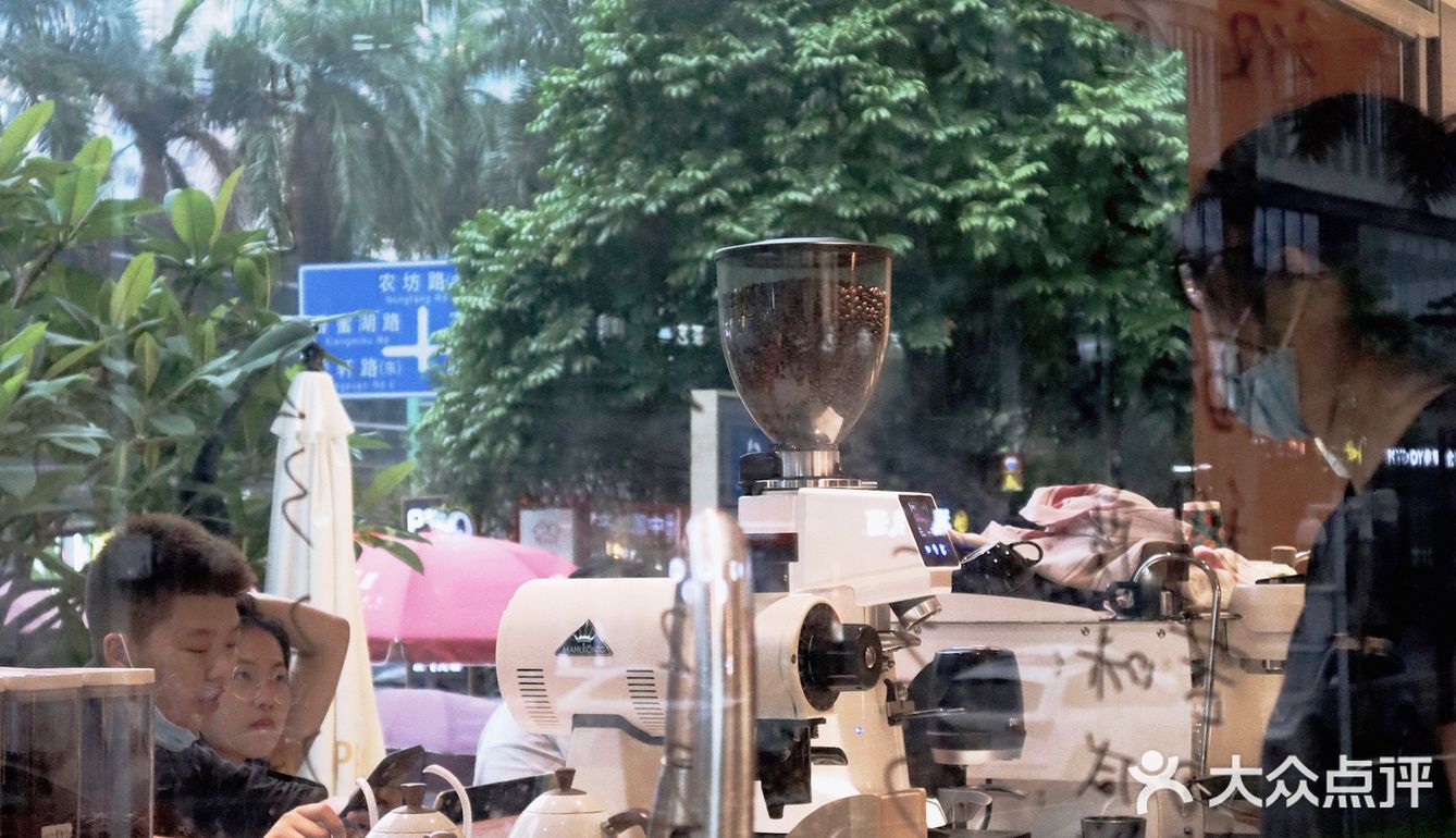 这家咖啡店的芝士蛋糕非常香浓实在！