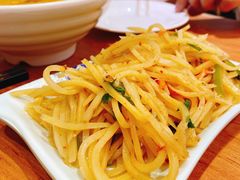 酸辣土豆丝-百年龙袍蟹黄汤包(融创茂店)