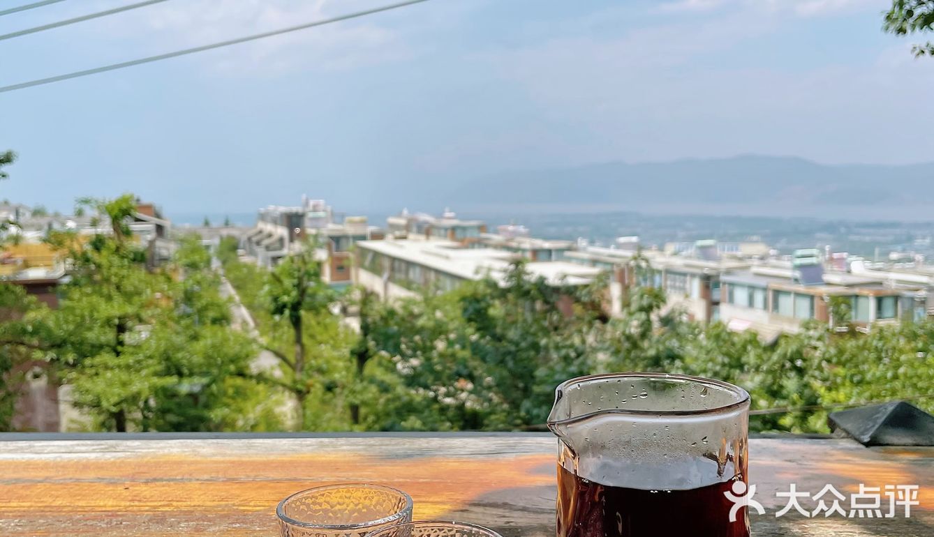 苍山边上这个庄园，有花，有下午茶 