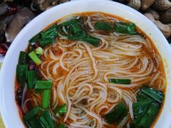 -梁老三麻辣鸡头总店