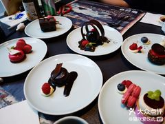 -雍容荟帝王蟹活龙虾展台自助(IFS黑金店)