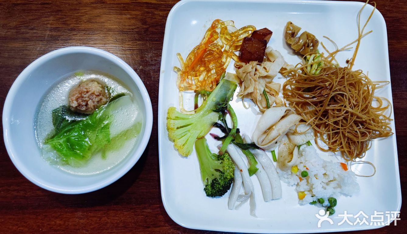暗黑级体验，场面如同大型赈灾现场