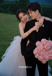 -雪中彩影婚纱摄影·微光艺术中心