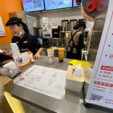 足足等了超过15分钟，前面还没几个人，不知道2人操作