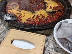 -渝嘴小老弟老火锅(华新村店)