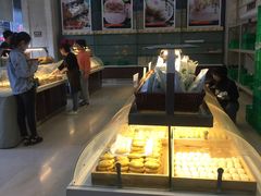 面包甜点陈列柜-清真全盛斋传统糕点(许士庙店)