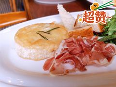 焗布里芝士配蚕豆和帕尔马火腿-PIZZA BIANCA(万象城店)