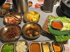 -草家酱蟹炭火烤肉店(珲春南路一店)