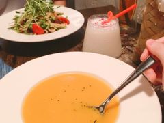 -layback cafe & bar