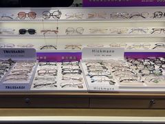 -爱视眸Eyeblling眼镜·依视路·蔡司镜片折扣店(百联南方商城购物中心)