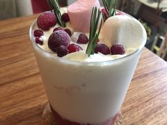 草莓拿铁-琥珀咖啡 Ambercoffee