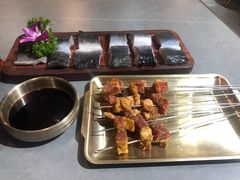 -围炉肉舍•炭烤活鳗•丹东海鲜烤肉(步行街店)