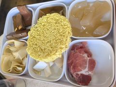 -猪三哥肥肠鸡川菜小炒