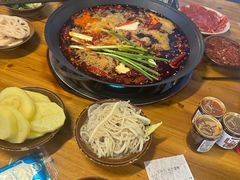 -黄潇洒老火锅(九眼桥宏济巷店)