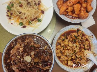 宝子们，今天来探店啦！   店名：小邹川菜‍  