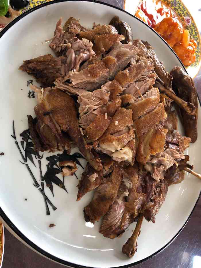 菜品质量非常好马连良鸭子很好吃菜品都比较贵但质量好服务和环境不太