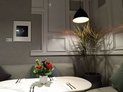 卡座-潮一不贰·法式甜品·生日蛋糕·西式简餐(外滩店)