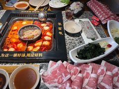 -老牌坊云南鱼豆花火锅(哈西万达店)