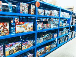 -逝水玩具折扣店