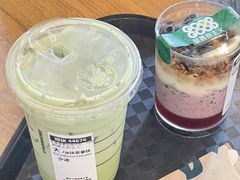 莓果燕麦植物酸奶星善杯-星巴克(天津五大道店)