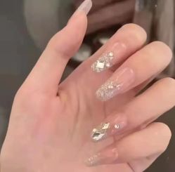 -容容美睫护肤中心