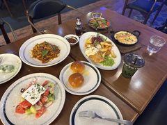 鹰嘴豆泥伴蒜和希腊芝麻酱-FISH&POTATO Cō(地中海美食 万象城店)