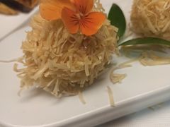 荔枝芝士大虾球-观宴中餐厅