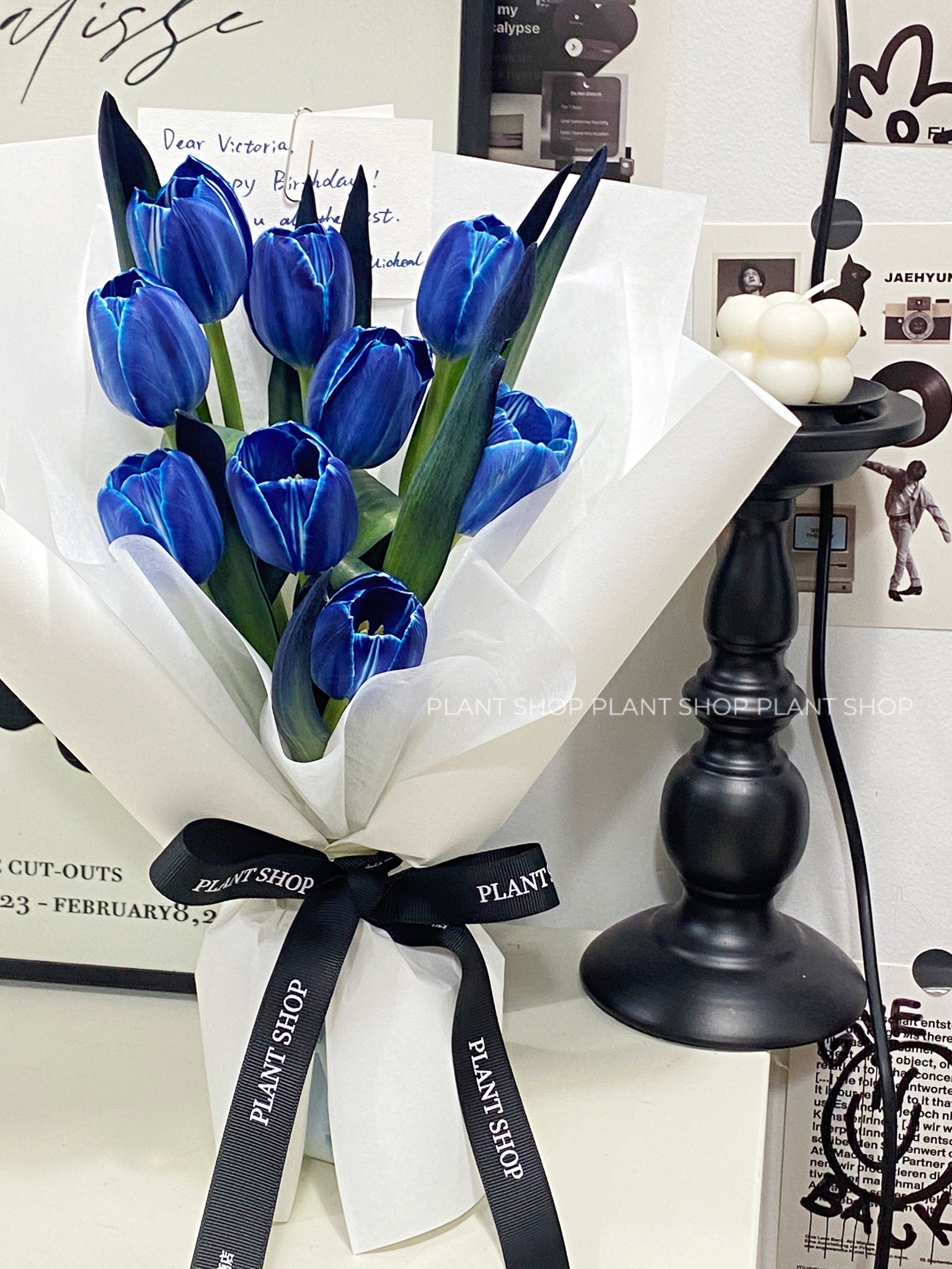 午夜蓝郁金香花束