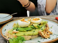 牛油果煮蛋吐司-RAC BAR(安福路店)