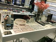 -宏宇眼镜蔡司依视路折扣店(兆佳眼镜城店)