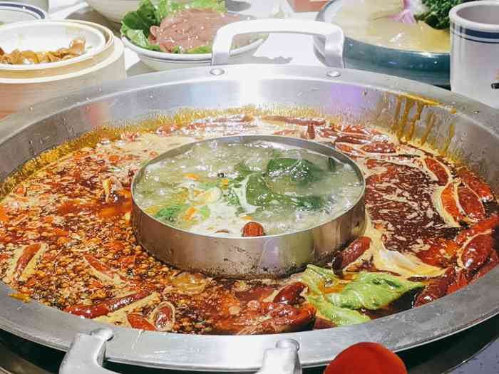 卤校长老火锅(惠南店)-"重庆火锅店装修等了好久,终于重新营业了.