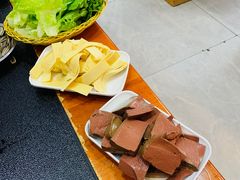 -鲁员外地锅鸡地锅鱼(古墩路店)
