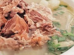 萝卜炖肘子-荣生萝卜汤饭店