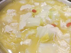 -东口码头·烧鸽子·鱼头泡饼·地方菜(金鹰悦城店)