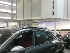 -上海浦东保时捷中心