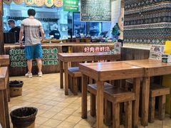 -云阿蛮云南生烫牛肉米线(奉贤路店)